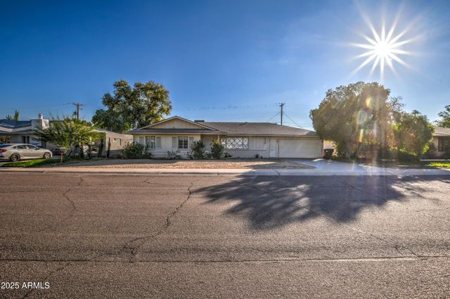 8235 E VIRGINIA Avenue, Scottsdale, AZ 85257