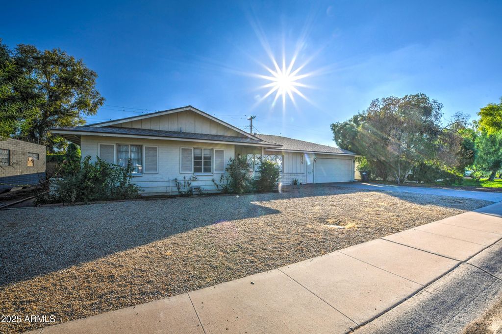 8235 E VIRGINIA Avenue, Scottsdale, AZ 85257