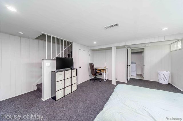 2099 E Maple Road, Birmingham, MI 48009