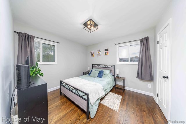 2099 E Maple Road, Birmingham, MI 48009