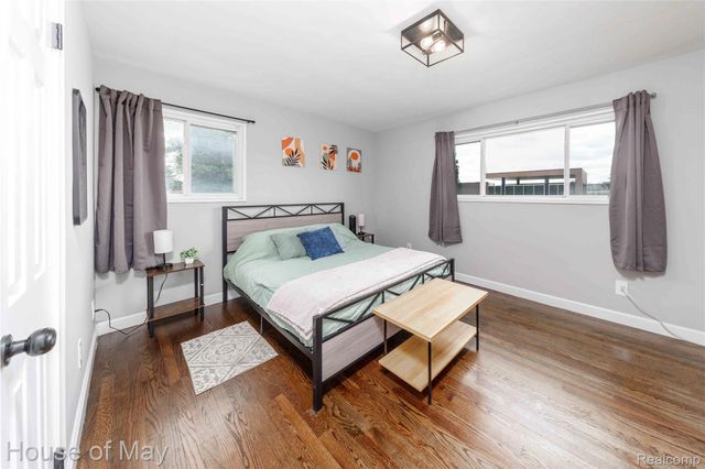 2099 E Maple Road, Birmingham, MI 48009