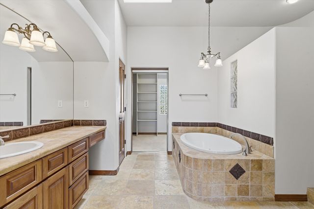 8008 Merissa Lane NE, Albuquerque, NM 87122