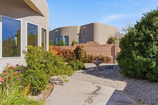 8008 Merissa Lane NE, Albuquerque, NM 87122