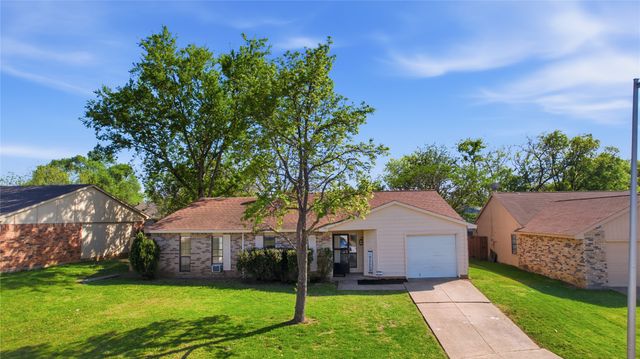 6958 Newberry Court W, Fort Worth, TX 76120