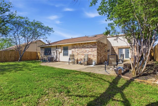 6958 Newberry Court W, Fort Worth, TX 76120