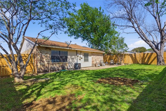 6958 Newberry Court W, Fort Worth, TX 76120