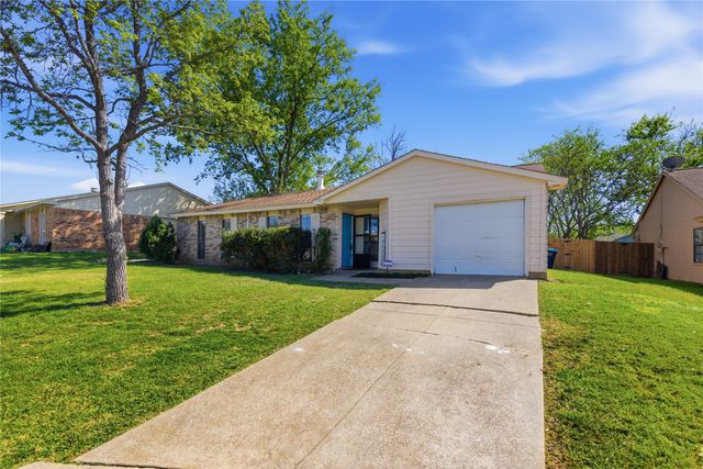 6958 Newberry Court W, Fort Worth, TX 76120