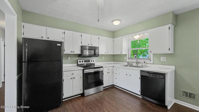 3318 Hunsinger Ln, Louisville, KY 40220