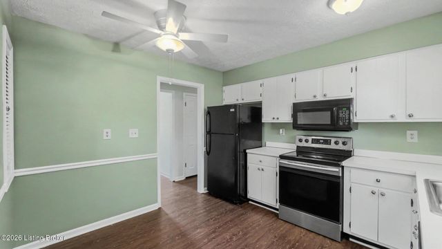 3318 Hunsinger Ln, Louisville, KY 40220