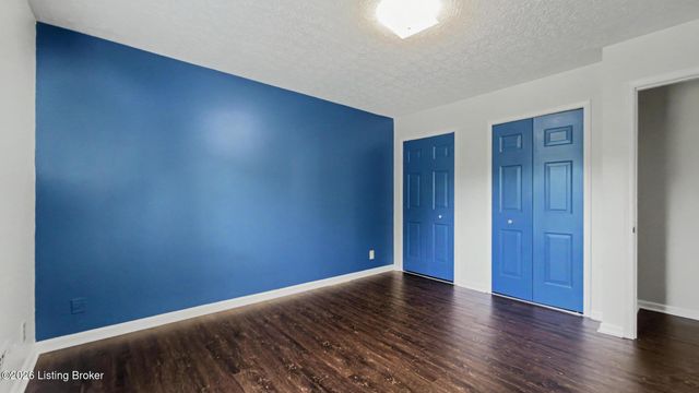 3318 Hunsinger Ln, Louisville, KY 40220