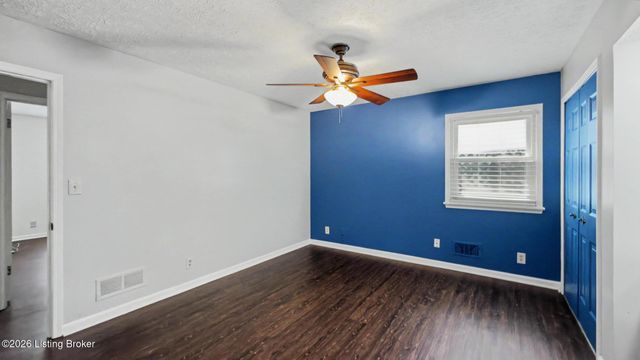 3318 Hunsinger Ln, Louisville, KY 40220