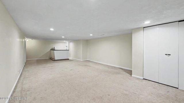 3318 Hunsinger Ln, Louisville, KY 40220