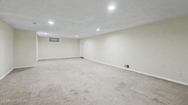 3318 Hunsinger Ln, Louisville, KY 40220