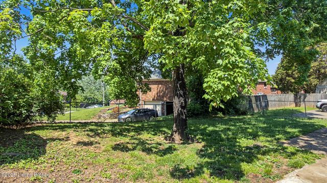 3318 Hunsinger Ln, Louisville, KY 40220