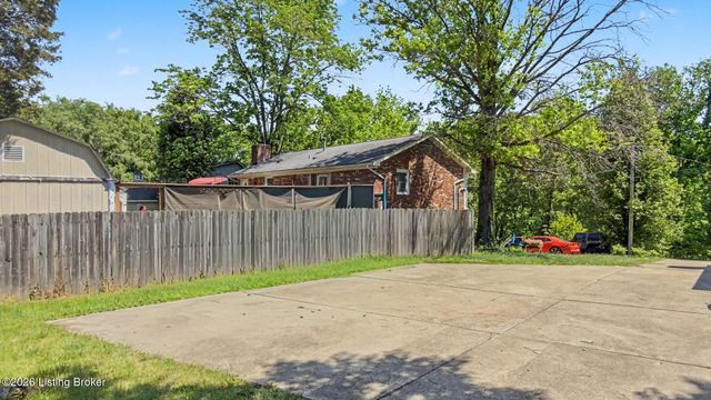 3318 Hunsinger Ln, Louisville, KY 40220