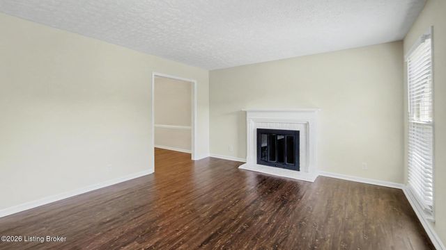 3318 Hunsinger Ln, Louisville, KY 40220