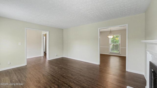 3318 Hunsinger Ln, Louisville, KY 40220