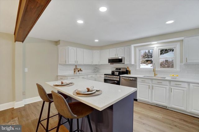 2981 SUNSET DR, Dallastown, PA 17313