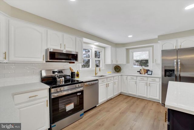 2981 SUNSET DR, Dallastown, PA 17313