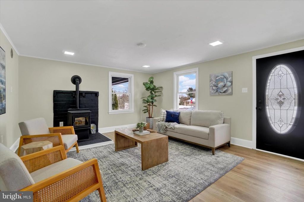 2981 SUNSET DR, Dallastown, PA 17313