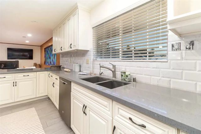 584 W 22nd, Upland, CA 91784