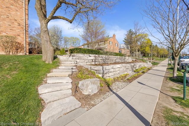 551 N Old Woodward Avenue, Birmingham, MI 48009