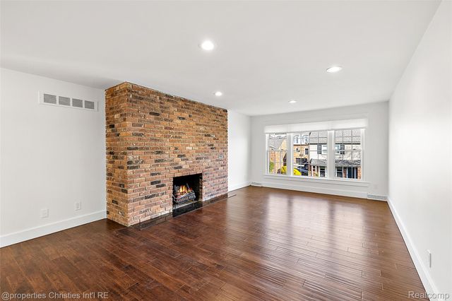 551 N Old Woodward Avenue, Birmingham, MI 48009