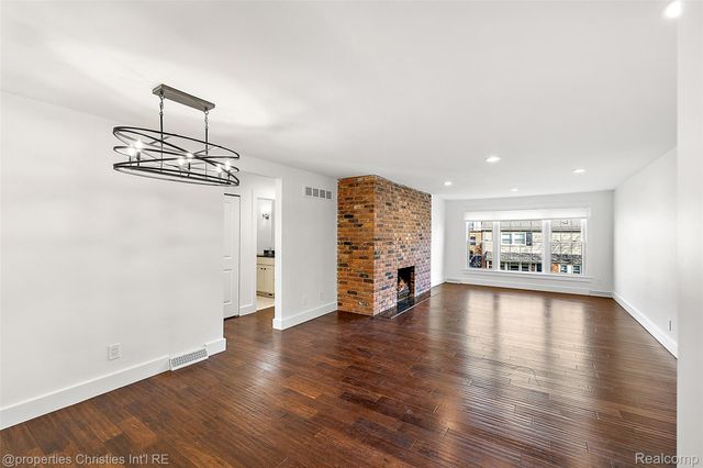 551 N Old Woodward Avenue, Birmingham, MI 48009