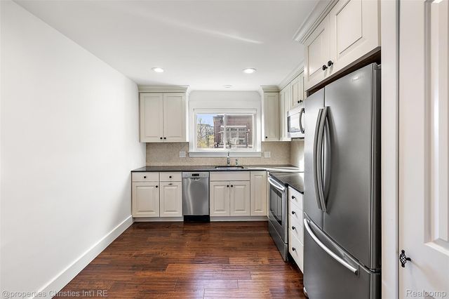 551 N Old Woodward Avenue, Birmingham, MI 48009