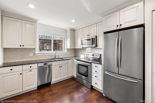 551 N Old Woodward Avenue, Birmingham, MI 48009