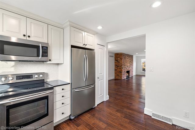 551 N Old Woodward Avenue, Birmingham, MI 48009