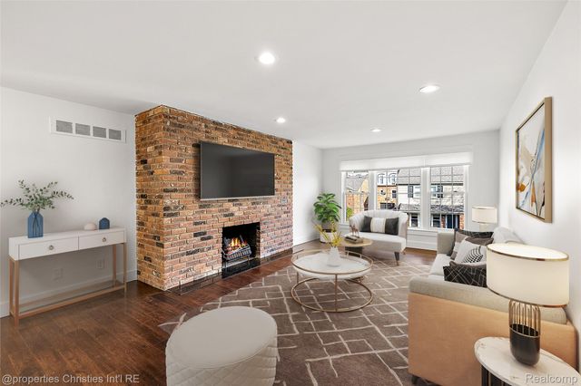 551 N Old Woodward Avenue, Birmingham, MI 48009