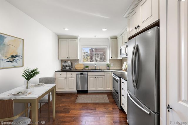 551 N Old Woodward Avenue, Birmingham, MI 48009