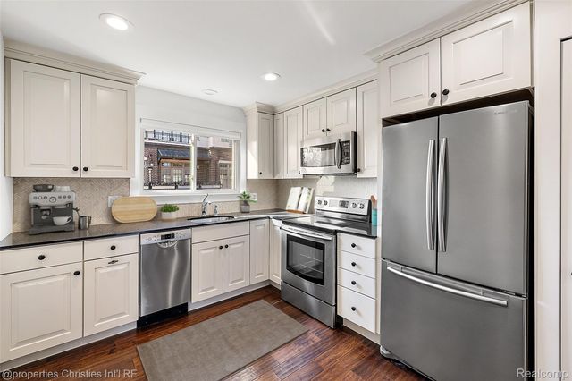 551 N Old Woodward Avenue, Birmingham, MI 48009