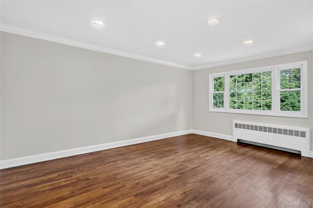 20 Earle Place, Manhasset, NY 11030