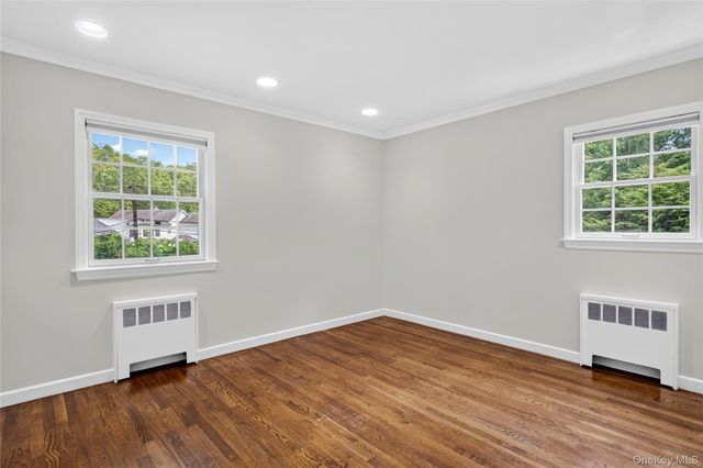 20 Earle Place, Manhasset, NY 11030