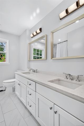 20 Earle Place, Manhasset, NY 11030