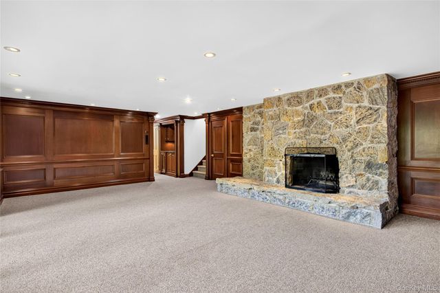 20 Earle Place, Manhasset, NY 11030
