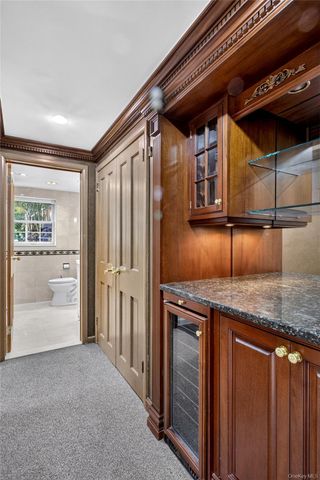 20 Earle Place, Manhasset, NY 11030