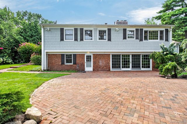 20 Earle Place, Manhasset, NY 11030