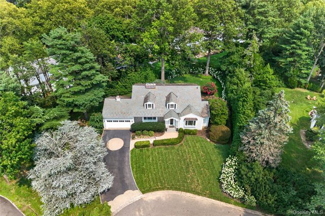 20 Earle Place, Manhasset, NY 11030