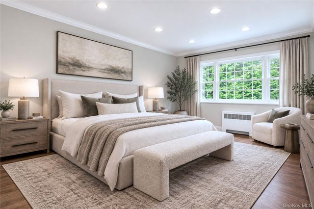 20 Earle Place, Manhasset, NY 11030
