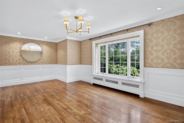 20 Earle Place, Manhasset, NY 11030