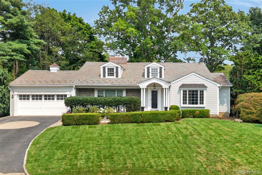 20 Earle Place, Manhasset, NY 11030