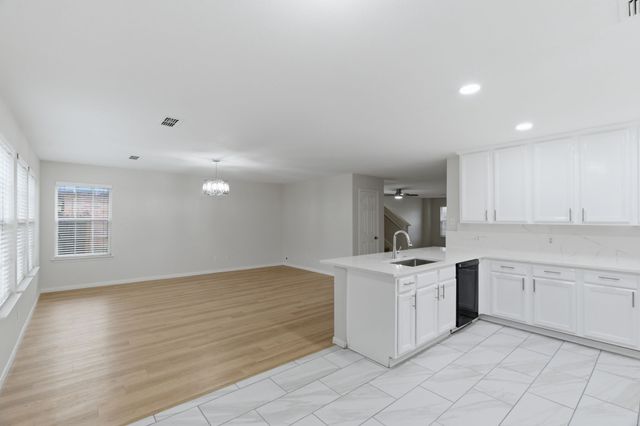 512 Darlene Trail, Euless, TX 76039