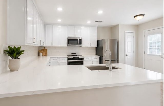 512 Darlene Trail, Euless, TX 76039