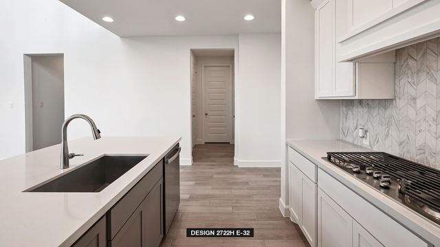 136 Hadleigh DR, Hutto, TX 78634