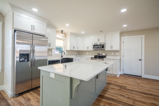 703 9th St, Lawrenceburg, TN 38464