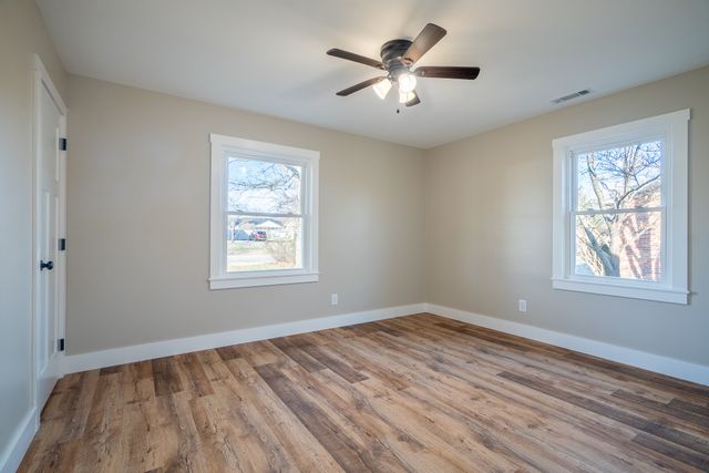 703 9th St, Lawrenceburg, TN 38464