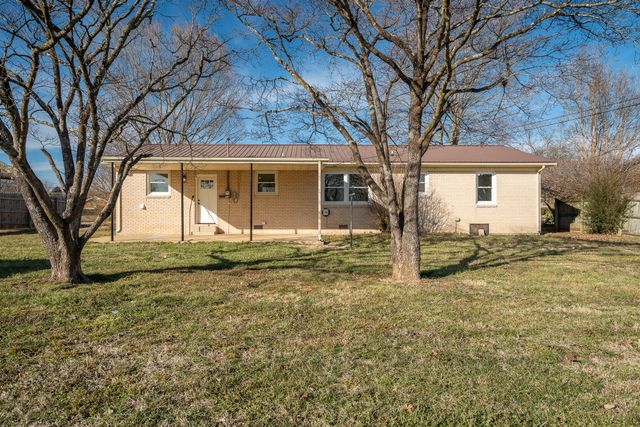 703 9th St, Lawrenceburg, TN 38464